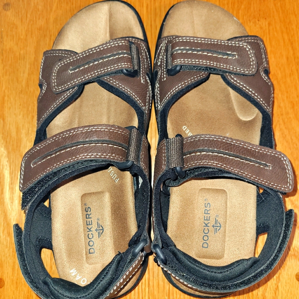 Mens Dockers sandles size 9